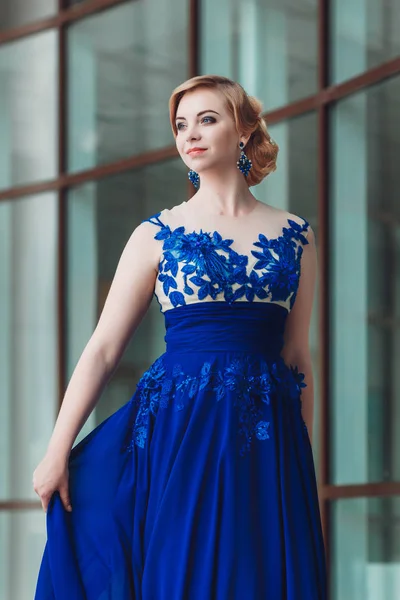 Girl posing in blue dress — Stock Photo, Image