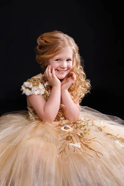 Little girl with curly golden hair — Stock Photo, Image