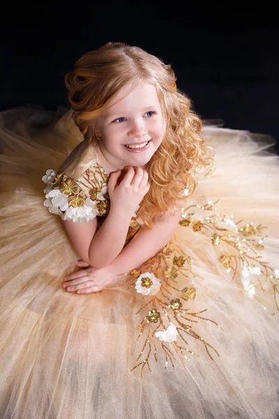 Little girl with curly golden hair — Stock Photo, Image