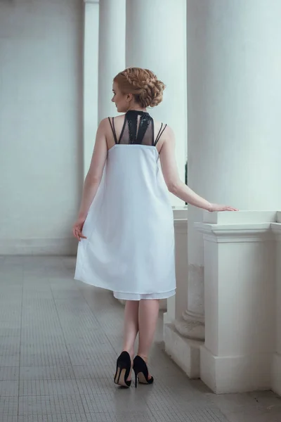 Girl posing in white dress — Stock Photo, Image