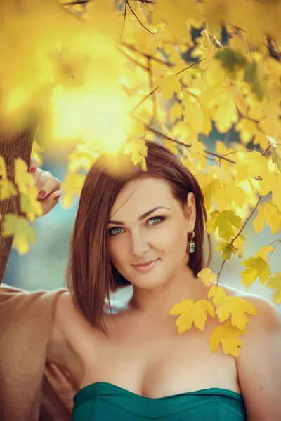 woman posing in autumn park