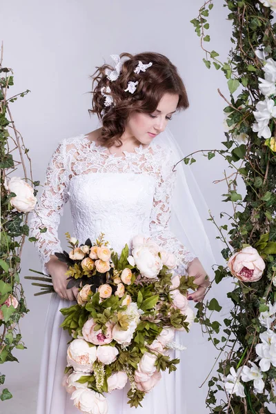 Mujer en vestido de novia —  Fotos de Stock