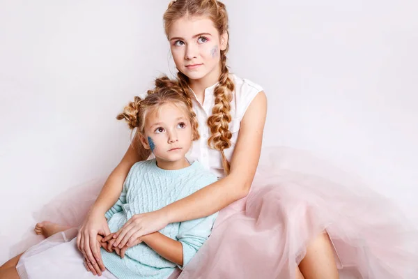 Sisters posing in pastel dresses — Stock Photo, Image