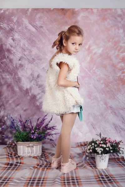 Μικρό πορτρέτο κορίτσι της μόδας — Φωτογραφία Αρχείου