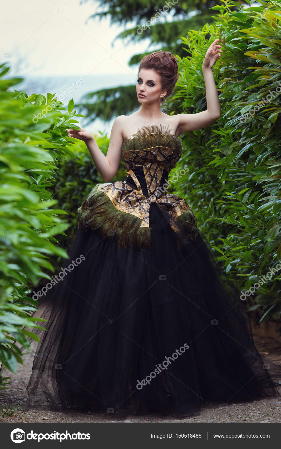 Studiet desillusion kimplante Kvinde i Aften retro kjole — Stock-foto © Selenittt #150518486