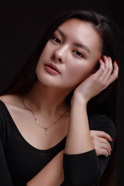 Portré gyönyörű ázsiai nő, fekete egészséges haj — Stock Fotó