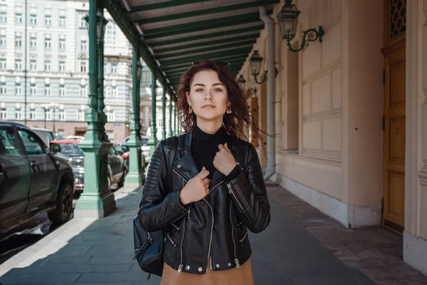 Jeune fille dans la rue à Moscou — Photo