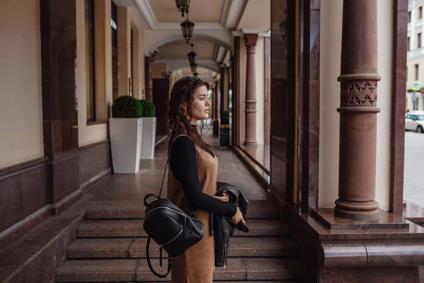 Jeune fille dans la rue à Moscou — Photo