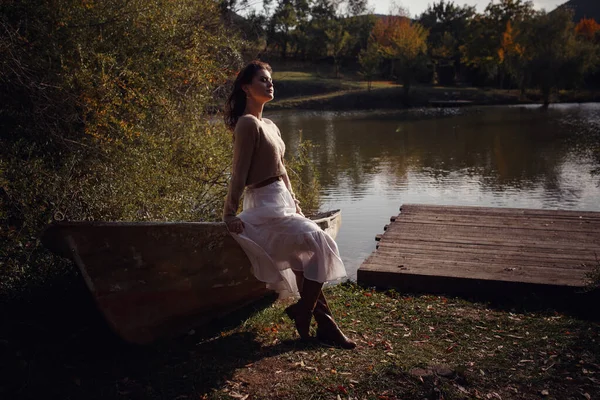 Girl resting in the village, portrait of a woman in rustic style. — ストック写真