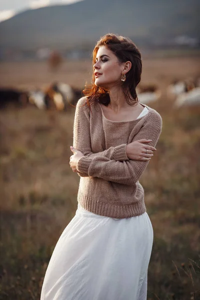 Girl resting in the village, portrait of a woman in rustic style. — ストック写真