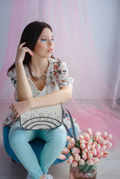 Fashion photo of a beautiful young woman with tulips — Stok fotoğraf