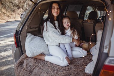 Mutlu bir ailenin yolculuğuyla ilgili bir dizi..