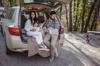 Mutlu bir ailenin yolculuğuyla ilgili bir dizi..