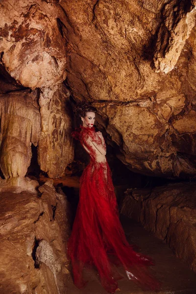 Tiro Moda Dinâmica Mulher Sexy Vestido Vermelho Tiro Fada Gótica — Fotografia de Stock