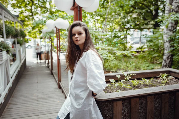 Livsstil Mode Porträtt Unga Eleganta Hipster Kvinna Staden Livsstilskoncept Ungdom — Stockfoto