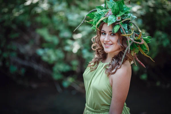 Beautiful Young Woman Green Dress Wreath Sunny Forest Ceremony Midsummer — Stock Photo, Image