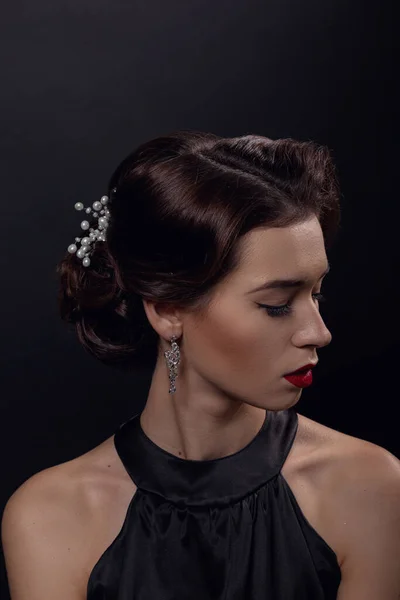 Bella Donna Splendida Con Elegante Acconciatura Ondulata Trucco Luminoso Moda — Foto Stock