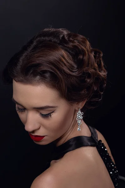 Vacker Vacker Kvinna Med Elegant Vågig Frisyr Ljusa Make Mode — Stockfoto