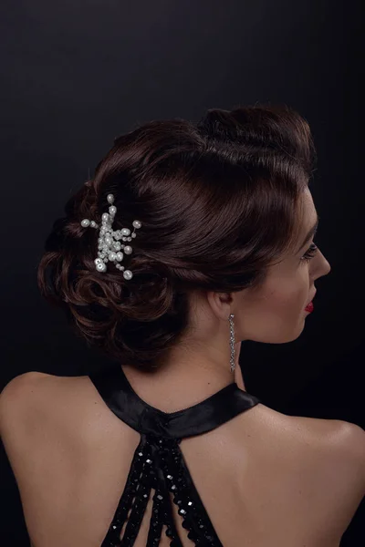 Linda Mulher Linda Com Penteado Ondulado Elegante Maquiagem Brilhante Moda — Fotografia de Stock