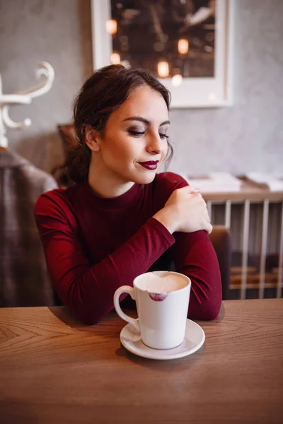 Portret Van Een Lachende Vrouw Café Vintage Kleur Toon Jong — Stockfoto