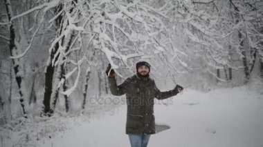 Kar yağışı, adam doğada kış