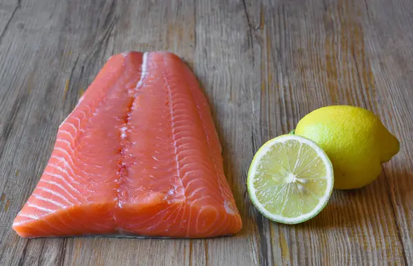 Fresh raw salmon fillet on a wooden background. Selective focus. — 스톡 사진