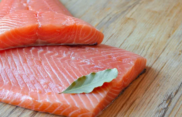 Fresh raw salmon fillet on a wooden background. Selective focus. — 스톡 사진