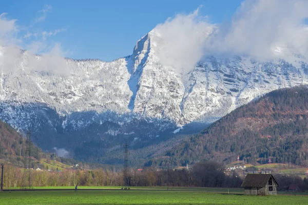 Vinterlandskap med vackra höga berg i solig dag, i Steiermark, Österrike — Stockfoto