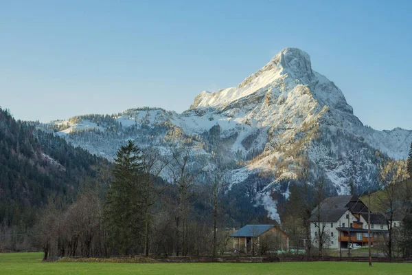 Winter landscape with beautiful high mountains in Johnsbach village in The Gesause National Park, in Styria region, Austria — Stock Photo, Image