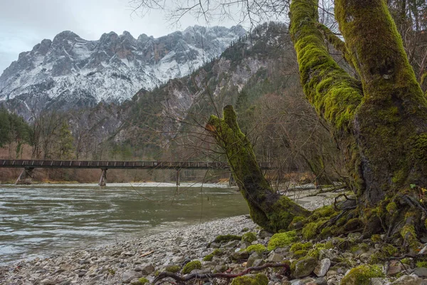 Paisagem no Parque Nacional Gesause com rio Enns e bela vista para a montanha, na região da Estíria, Áustria — Fotografia de Stock