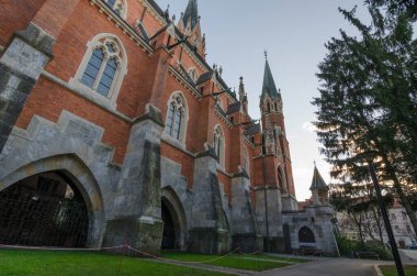 Avusturya 'nın Graz kentindeki Kutsal İsa' nın Kalbi Kilisesi 'nin (Herz Jesu Kirche) dışında.