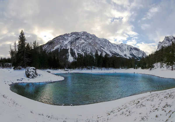 Güneşli Kış Gününde Yeşil Göl Panoramik Manzarası Avusturya Nın Styria — Stok fotoğraf