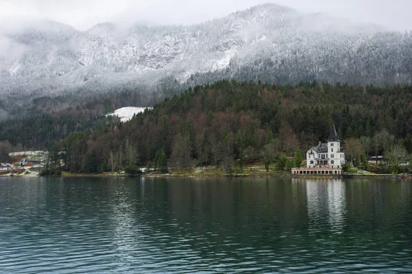 Grundlsee Největší Jezero Štýrsku Rakousko Jeho Krásné Villa Castiglioni Nastavit — Stock fotografie