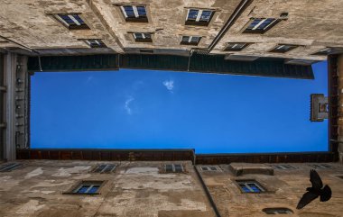 Bergamo 'daki eski bina, Yukarı Şehir, Lombardy, İtalya' daki ünlü turizm merkezi..