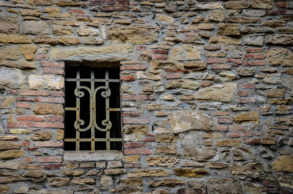 Bergamo 'daki pencere, Yukarı Şehir, Lombardy, İtalya' daki ünlü turizm merkezi..