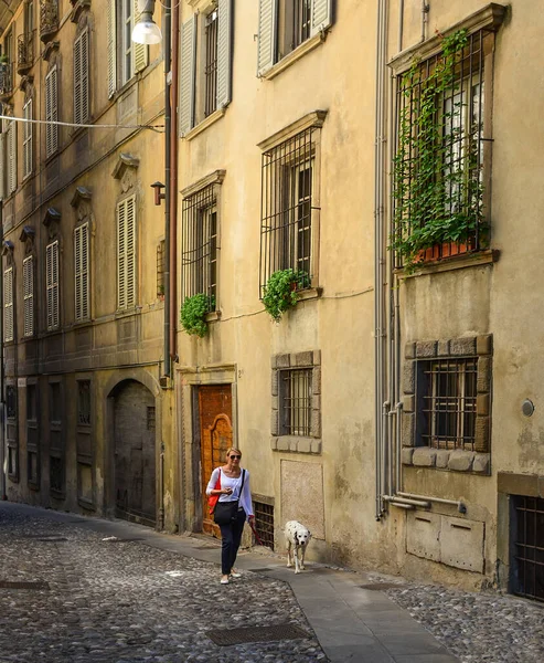Bergamo Italy July 2016 Woman Walking Her Dog Street Bergamo — Stock Photo, Image