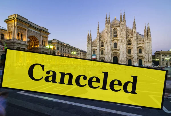 Milan Katedrali (Duomo di Milano), Milano, Lombardiya, İtalya 'daki ünlü turizm merkezi. Coronavirus Covid-19 salgını nedeniyle seyahatler iptal edildi..