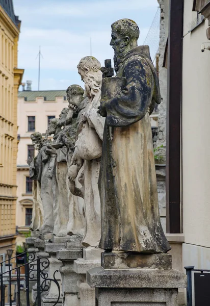 Statue Davanti Monastero Dei Cappuccini Alla Cripta Brno Moravia Meridionale — Foto Stock
