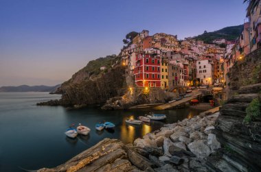 Cinque Terre - Riomaggiore, La Spezia, Liguria, İtalya 'daki pitoresk balıkçı köyleri
