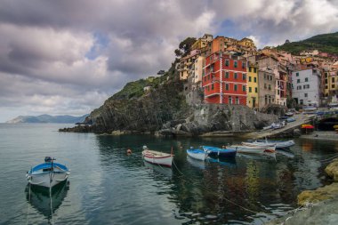 Cinque Terre - Riomaggiore, La Spezia, Liguria, İtalya 'daki pitoresk balıkçı köyleri