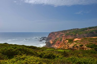 Portekiz, Lagos yakınlarındaki Algarve 'nin batı kıyısındaki vahşi ve keşfedilmemiş plajlar ve uçurumlar..