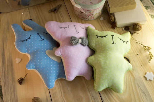 Yumuşak oyuncaklar bebekler için dikişli