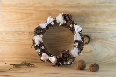 El yapımı kapısını Noel çelenk