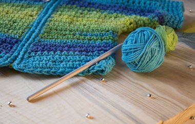 Örgü iğne ve iplik ile aşk