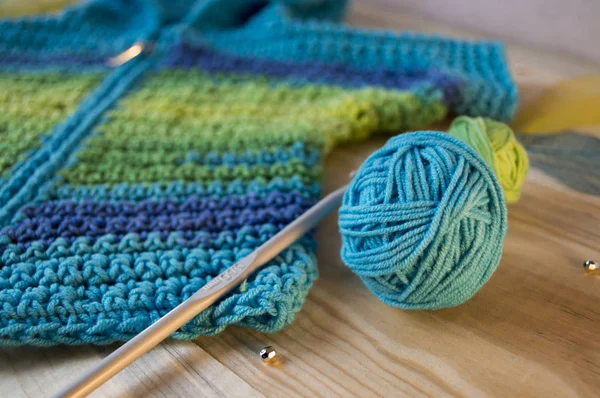 Knitting needles and yarn with love — Stock Photo, Image
