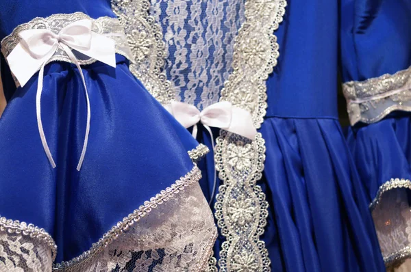 A fesztivál venecian és csipke dresse — Stock Fotó