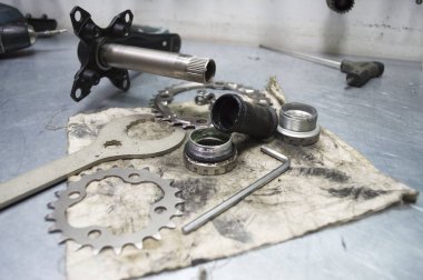 araçları ve bölümleri onarım için bir bisiklet