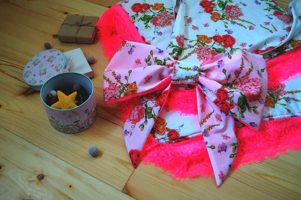 Yumuşak oyuncaklar bebekler için dikişli