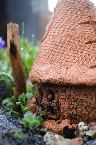 Maisons de jouets Kits en brique d'argile mini-maison réaliste en utilisant de l'argile réelle — Photo