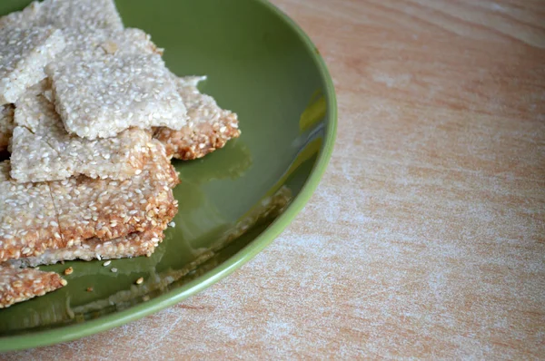 Güzel bir tabak içinde el yapımı kurabiye